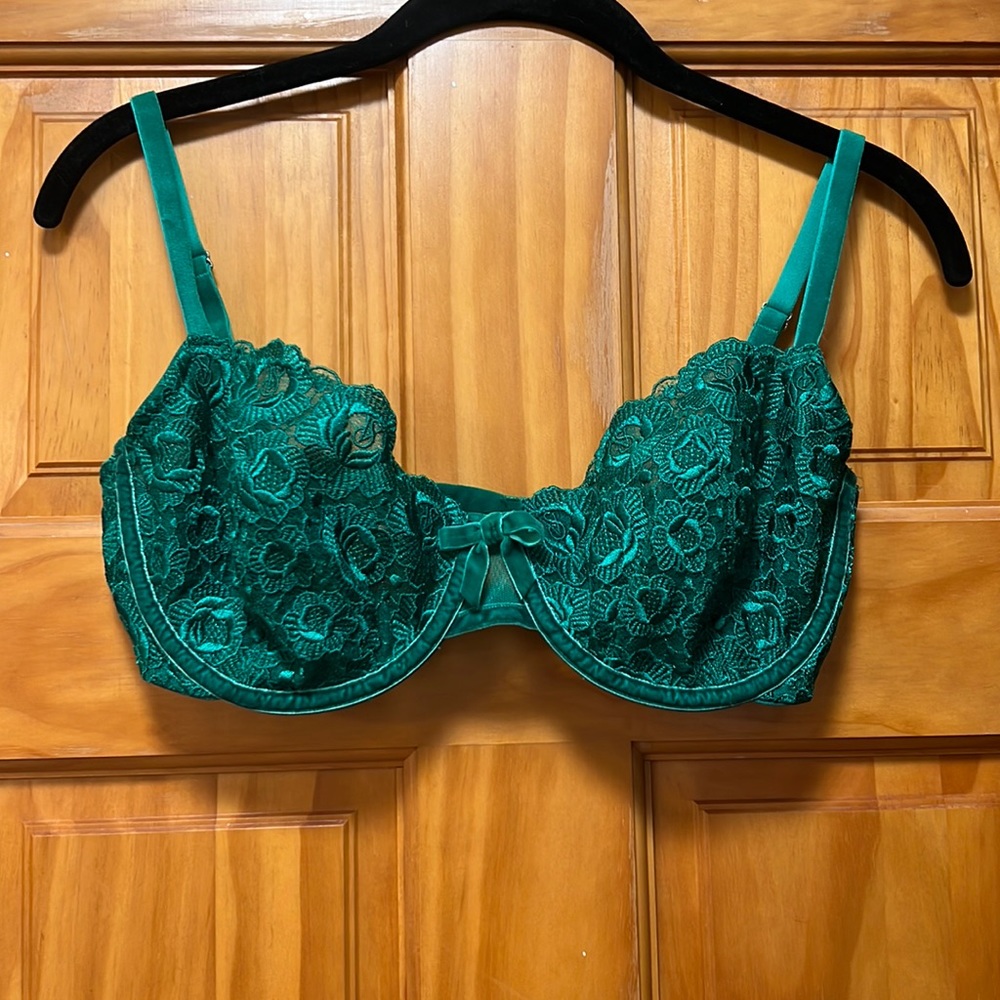 “Victoria’s Secret - Very Sexy Unlined Push-Up Bra W/O Padding”